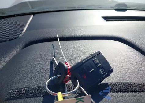 2015 Chevrolet Silverado 1500 1Lt z USA, uszkodzony, nr VIN 1GCRCREH6FZ310949